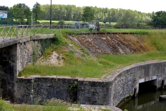 Écluse circulaire des Lorrains Nièvre Passion