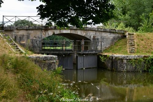 Écluse et bief n°26 d’Eugny un patrimoine