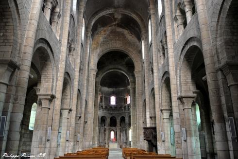 Église Saint-Étienne de Nevers un beau regard sur l’intérieur