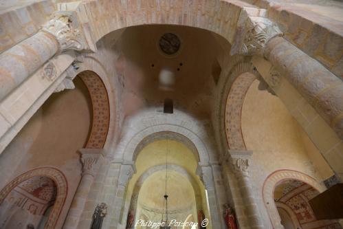 Intérieur de l'église de Verneuil Nièvre Passion